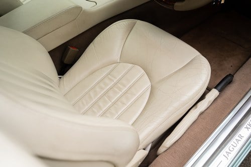 2000 Jaguar XK8 In vendita (immagine 25 di 125)