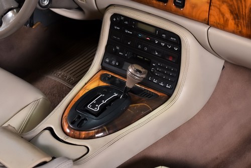 NO RESERVE - Jaguar XK8 Convertible 4,0L V8 For Sale (picture 42 of 61)