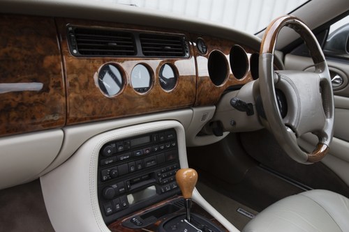 1997 Jaguar XK8 Convertible Te koop (foto 36 van 126)