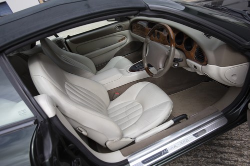 1997 Jaguar XK8 Convertible Te koop (foto 32 van 126)