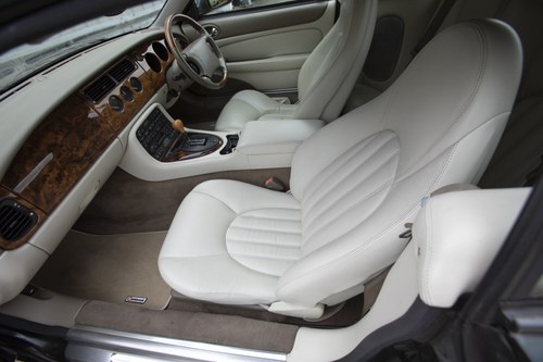 1997 Jaguar XK8 Convertible Te koop (foto 46 van 126)