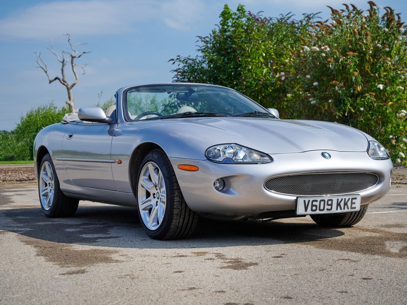 1999 Jaguar XK8 4.0 V8 Convertible (Auto)
