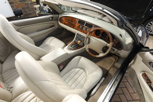 2000 Jaguar XK8 Convertible For Sale (picture 66 of 250)
