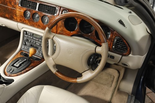 2000 Jaguar XK8 Convertible For Sale (picture 73 of 250)