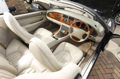 2000 Jaguar XK8 Convertible For Sale (picture 64 of 250)