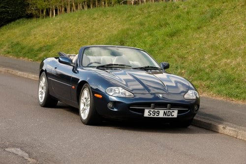 2000 Jaguar XK8 Convertible For Sale (picture 3 of 250)