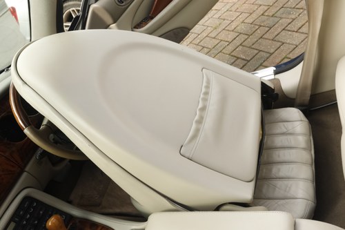 2000 Jaguar XK8 Convertible For Sale (picture 136 of 250)