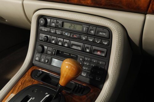 2000 Jaguar XK8 Convertible For Sale (picture 69 of 250)