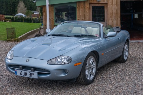 1997 Jaguar XK8 Convertible For Sale (picture 2 of 153)