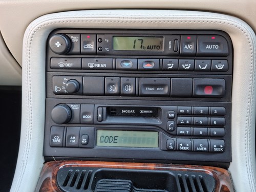 1997 Jaguar XK8 For Sale (picture 42 of 108)