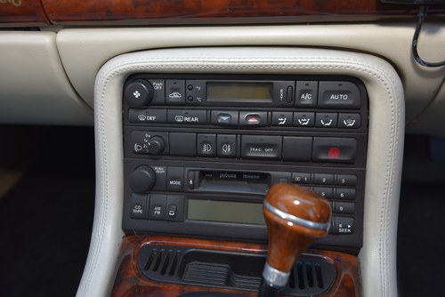 1997 Jaguar XK8 For Sale (picture 41 of 108)