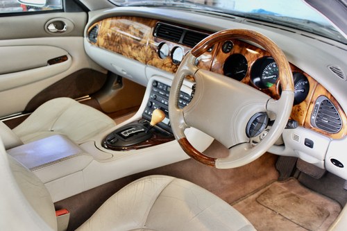 RESERVE REMOVED - 1999 Jaguar XK8 4.0 Convertible à vendre (picture 55 of 122)