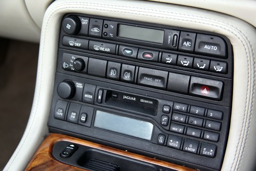 1999 Jaguar XK8 Convertible For Sale (picture 51 of 95)