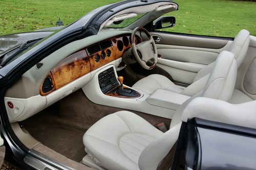 1999 Jaguar XK8 Convertible For Sale (picture 38 of 95)