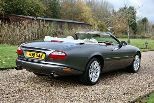 1999 Jaguar XK8 Convertible For Sale (picture 18 of 95)