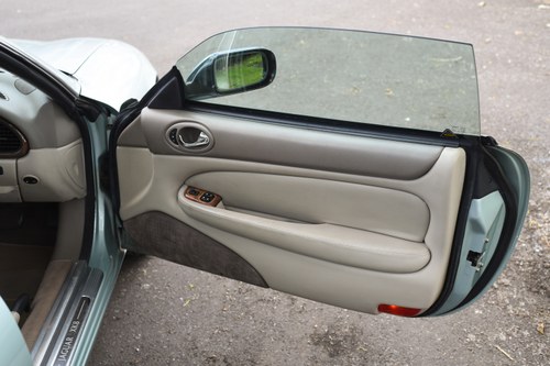 2000 JAGUAR XK8 4-LITRE à vendre (picture 26 of 148)