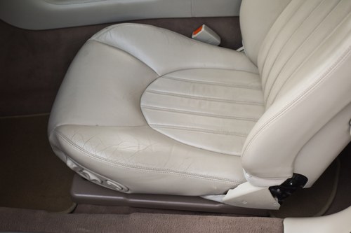 2000 JAGUAR XK8 4-LITRE à vendre (picture 61 of 148)