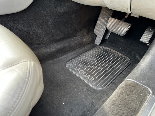 2001 Jaguar XK8 Convertible For Sale (picture 38 of 64)