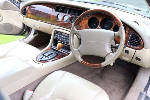 2001 Jaguar XK8 Coupe In vendita (immagine 17 di 103)