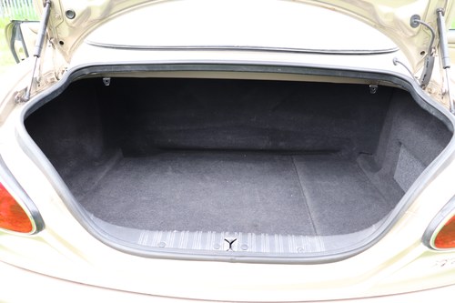 2001 Jaguar XK8 Coupe In vendita (immagine 53 di 103)