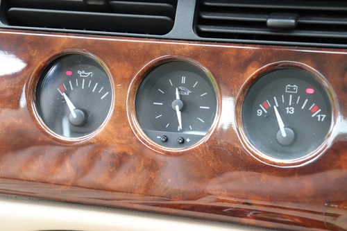 2001 Jaguar XK8 Coupe In vendita (immagine 28 di 103)