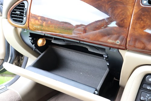 2001 Jaguar XK8 Coupe In vendita (immagine 33 di 103)