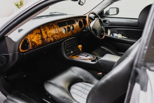 2003 Jaguar XK8 Coupé (X100) à venda (imagem 61 de 143)