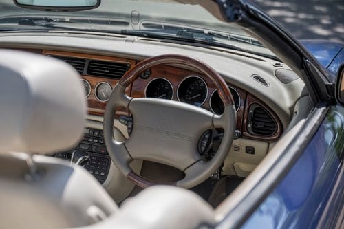 2000 Jaguar XKR Convertible zum Verkauf (Bild 25 von 217)