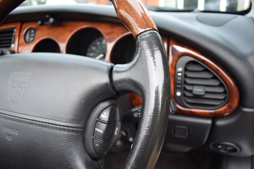 2004 Jaguar XKR 4.2 Supercharged Convertible In vendita (immagine 41 di 113)