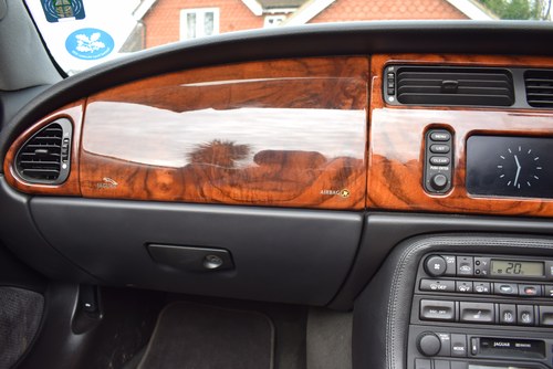 2004 Jaguar XKR 4.2 Supercharged Convertible In vendita (immagine 40 di 113)