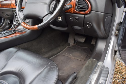 2004 Jaguar XKR 4.2 Supercharged Convertible In vendita (immagine 35 di 113)