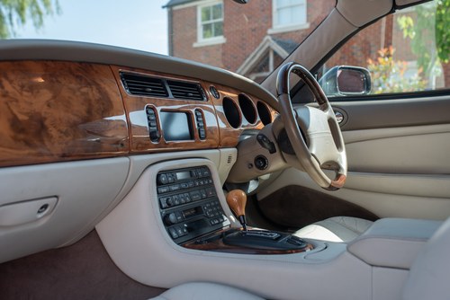 2001 Jaguar XKR Convertible For Sale (picture 39 of 171)