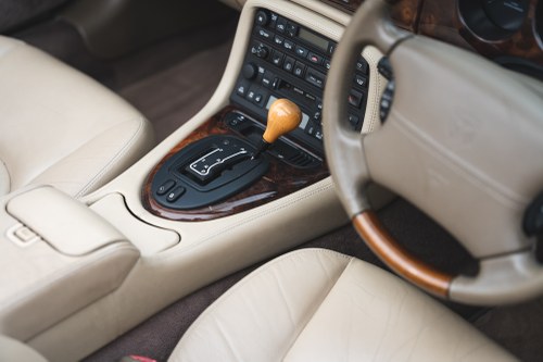 2002 Jaguar XKR Convertible In vendita (immagine 59 di 146)