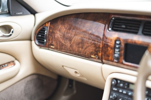 2002 Jaguar XKR Convertible In vendita (immagine 51 di 146)