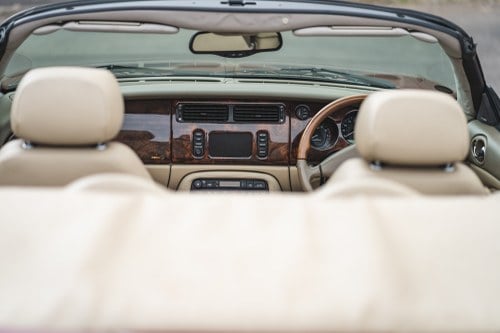 2002 Jaguar XKR Convertible In vendita (immagine 24 di 146)
