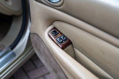 2000 Jaguar XKR In vendita (immagine 33 di 126)