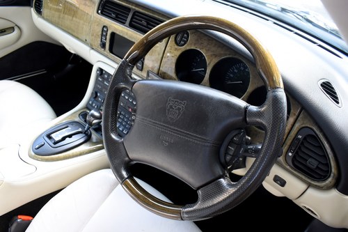 2003 Jaguar XKR For Sale (picture 32 of 127)