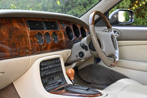 NO RESERVE - 1997 Jaguar XK8 Coupé Te koop (foto 43 van 250)