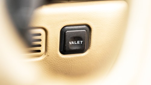 NO RESERVE - 2001 Jaguar XKR In vendita (immagine 34 di 128)