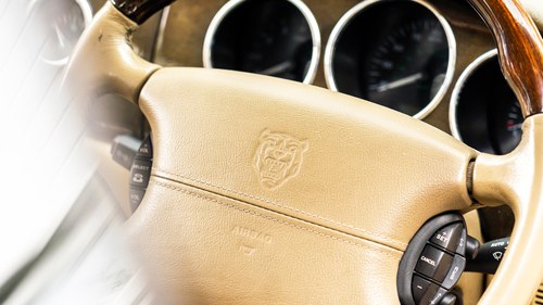 NO RESERVE - 2001 Jaguar XKR In vendita (immagine 19 di 128)