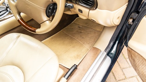 NO RESERVE - 2001 Jaguar XKR In vendita (immagine 39 di 128)