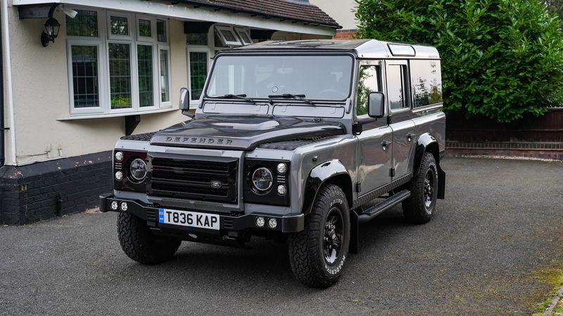 1999 Land Rover Defender 110 County TD5 For Sale (picture 1 of 251)