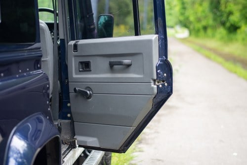 2001 Land Rover Defender 110 County TD5 For Sale (picture 21 of 165)