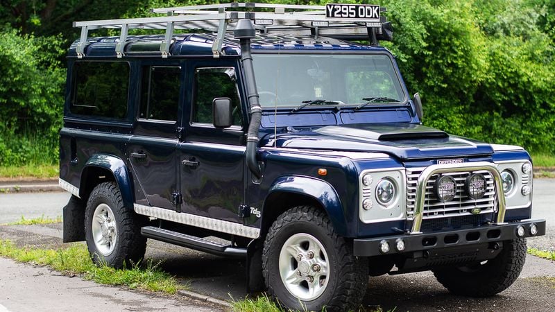 2001 Land Rover Defender 110 County TD5 For Sale (picture 1 of 166)