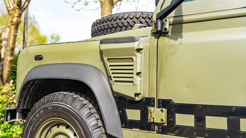 1998 Land Rover Defender 110 Wolf RHD For Sale (picture 75 of 95)