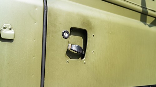 1998 Land Rover Defender 110 Wolf RHD For Sale (picture 80 of 95)