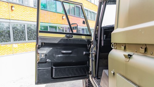 1998 Land Rover Defender 110 Wolf RHD For Sale (picture 49 of 95)