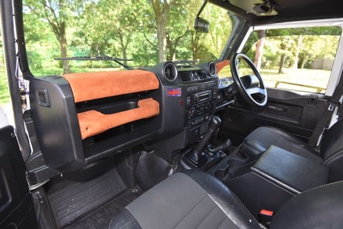 2012 Land Rover Defender 110 Hard Top Te koop (foto 24 van 115)
