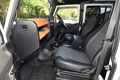 2012 Land Rover Defender 110 Hard Top Te koop (foto 23 van 115)