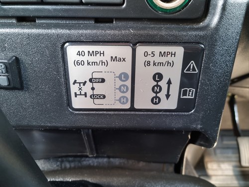 2012 Land Rover Defender 110 Hard Top Te koop (foto 42 van 115)